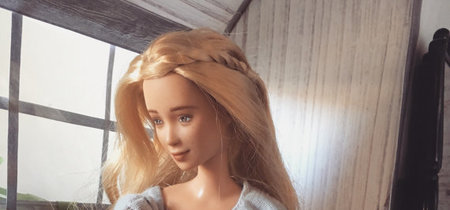 Una mamá pinta las Barbie para hacerlas madre 