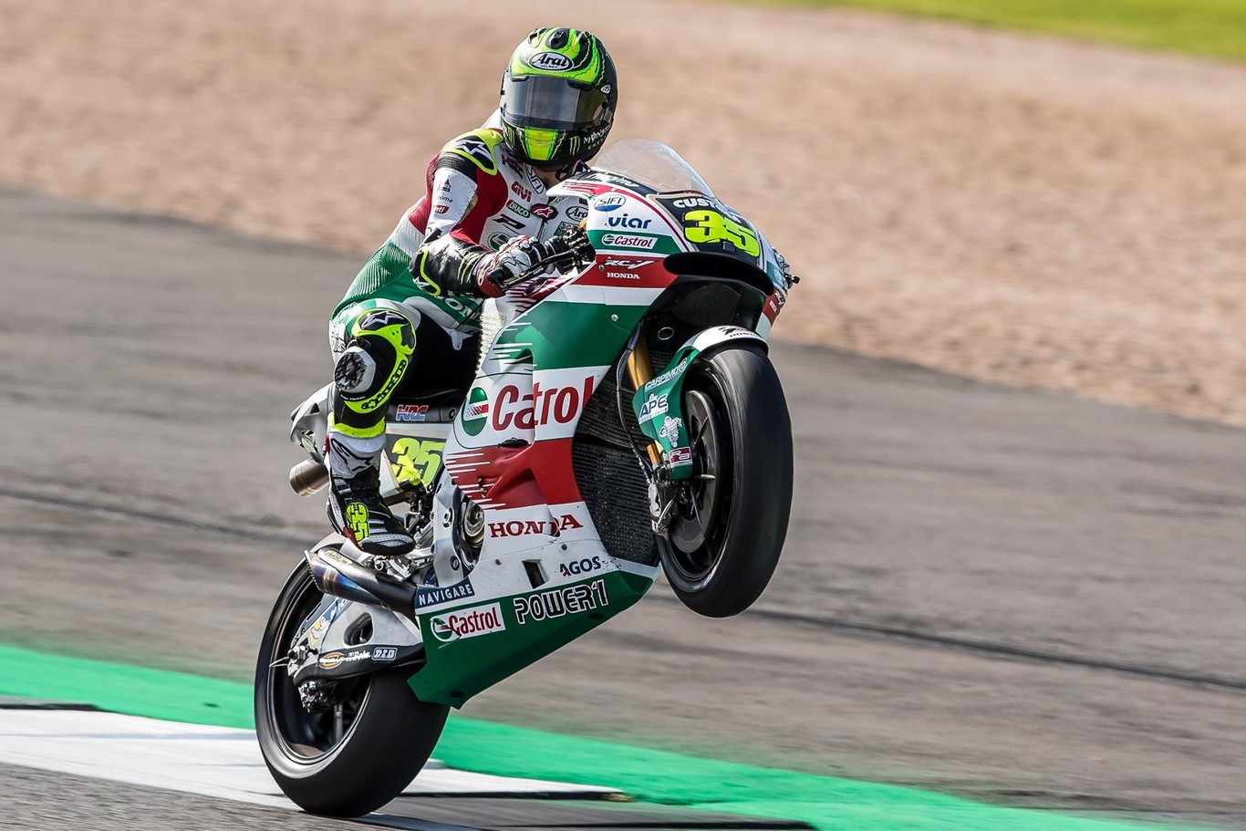 Cal Crutchlow manda en casa el viernes, las Yamaha responden y Márquez cae (por dos veces)