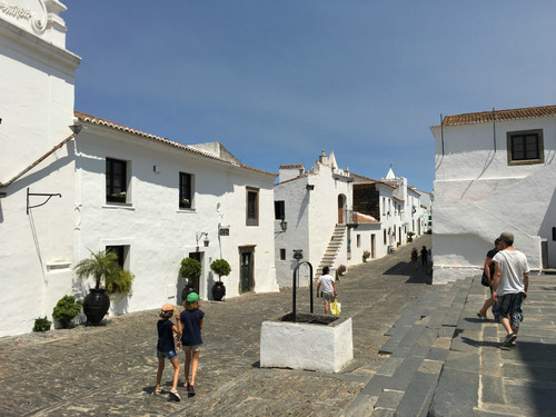 Monsaraz, ciudad medieval en el Alentejo en Portugal