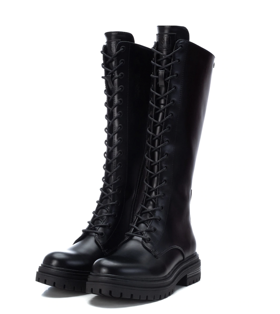 Botas altas de mujer Xti en color negro con cierre de cordón