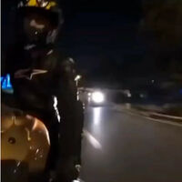 Dos ladrones le intentaron robar en marcha. ¿El problema? Llevaba la moto más rápida del mundo 