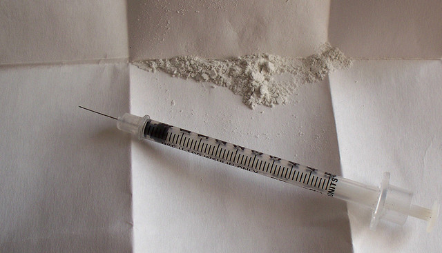 ¿Qué mueve más dinero, las drogas ilegales o las venta de medicamentos?