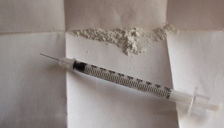 ¿Qué mueve más dinero, las drogas ilegales o las venta de medicamentos?