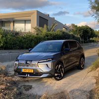 Probamos el Mitsubishi Eclipse Cross: un SUV eléctrico muy familiar que viene equipado hasta arriba y tiene ocho años de garantía