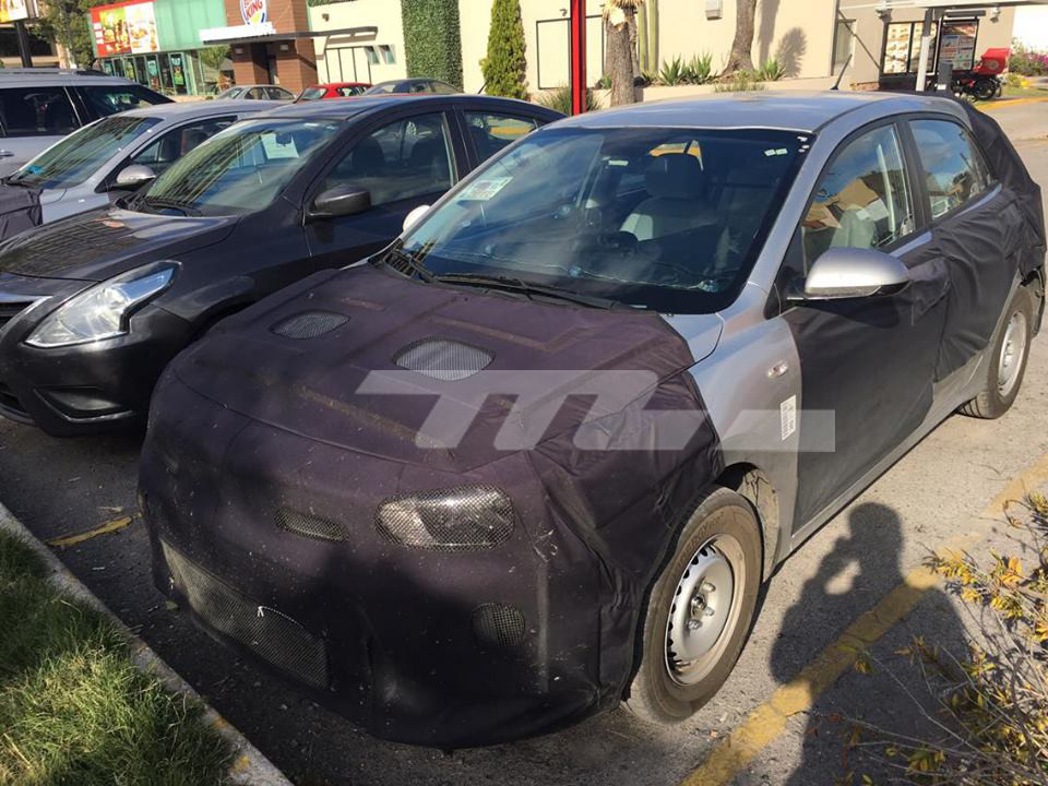 KIA Rio Sedan 2018 (fotos espía) (1/3)