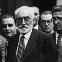 Unamuno, escritor y filósofo: "Cada uno es, en realidad, tres: el que uno cree que es, el que los demás creen y el que es de veras" 