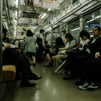 Le preguntaron a los ciudadanos de Japón qué era lo más molesto de los turistas en un tren: sus respuestas revelaron mucho del país 