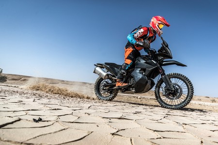 Así se luce la KTM 790 Adventure R antes de debutar en el próximo Salón de Milán