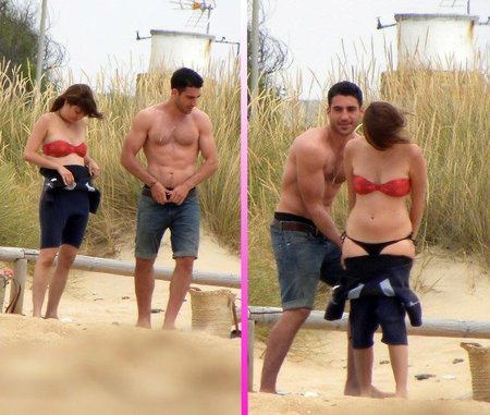 Miguel Ángel Silvestre luciendo tableta en la playa ¿Algo mejor para empezar el fin de semana?