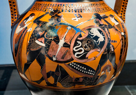 Hoplitas espartanos em um vaso de 420 a.C. Imagem: Wikimedia Commons