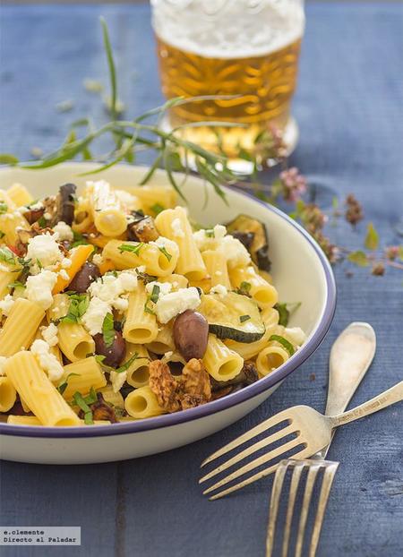 Receta de pasta con hortalizas asadas y queso feta
