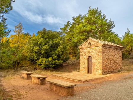 Pueblo Medieval Espana Girona Escapada Otono Autentico Tranquilo Bonito Naturaleza Rutas Casco Antiguo
