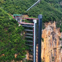En China, un ascensor de cristal de casi 300 metros evita a los niños un camino larguísimo para ir cada día al colegio 