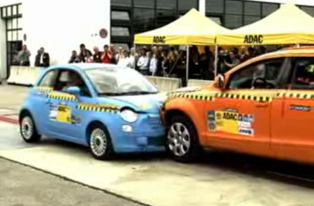 Crash test desigual: Fiat 500 vs Audi Q7