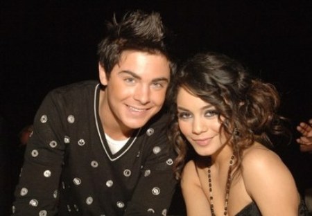 Zac Efron besa bien
