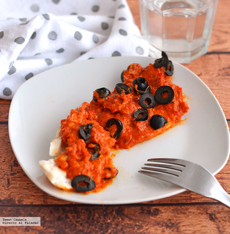 Róbalo en salsa de jitomate y pimiento. Receta de Cuaresma