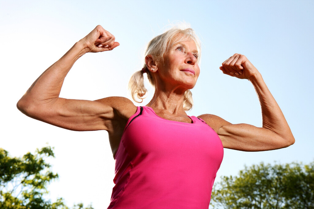 Los entrenadores coinciden: combinar dos o tres sesiones de fuerza con entre 150 y 300 minutos de cardio a la semana es clave para envejecer con salud 