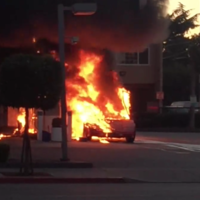 Dolorpasión™: Un Lamborghini Countach se incendia mientras recarga gasolina