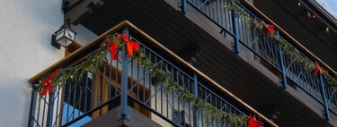 Antes de decorar tu terraza o balcón con luces y adornos de Navidad, evita líos: esto es lo que dice la ley de Propiedad Horizontal