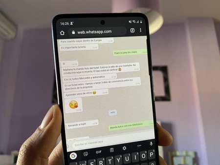 WhatsApp en móvil