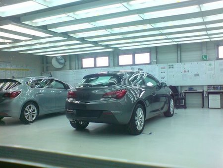 Opel Astra GTC, primera fotografía real