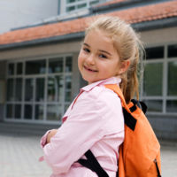 No te pases con el peso: cómo llevar la mochila del cole