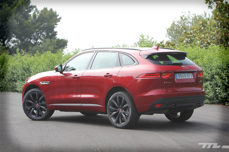 Jaguar F-PACE lateral trasera