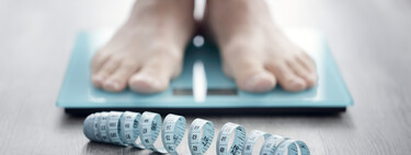 Mejor que en el peso, fíjate en el porcentaje de grasa: 21 básculas de bioimpedancia que te ofrecen ese dato