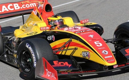 Stoffel Vandoorne se lleva la victoria en la primera carrera de la Fórmula Renault 3.5 en Moscú