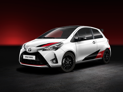 ¿Cómo se esconde un potente deportivo en un coche tres puertas de ciudad? 