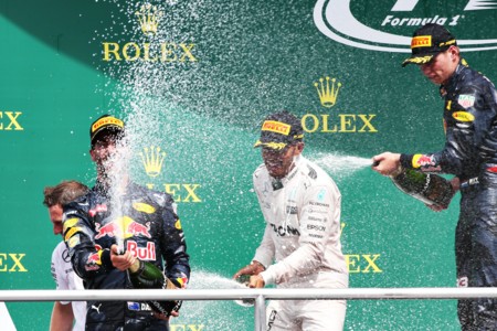 Lewis Hamilton se va de vacaciones con una victoria y buen puñado de puntos más