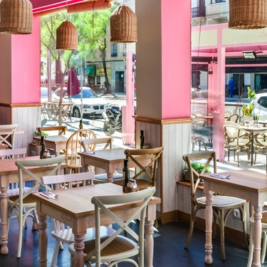 La Panera Rosa, un café bistró de aire porteño que fusiona culturas, colores y estilos 