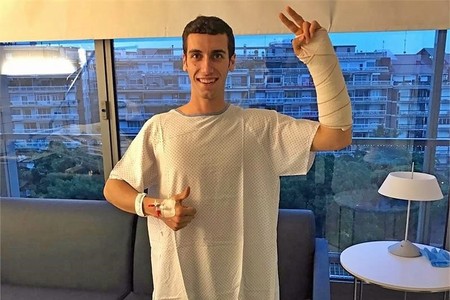 Hasta ocho semanas y tres GGPP de baja para Álex Rins tras pasar por el quirófano