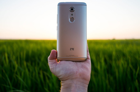ZTE Axon 7