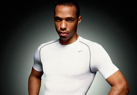 A Thierry Henry le sale caro el divorcio