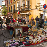 Ni El Rastro ni Les Encants: este es el mercadillo más antiguo de España, una joya para los amantes de las antiguedades y lo vintage  