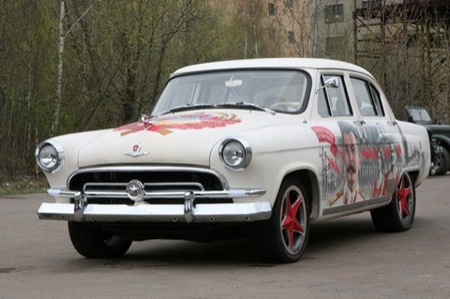 Réplica de un Volga GAZ-21 basada en un Porsche Cayenne