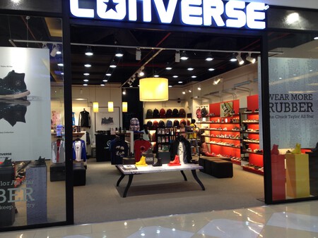 Liquidación de tallas sueltas en el outlet de Converse: zapatillas de lona a mitad de precio y con devoluciones gratis