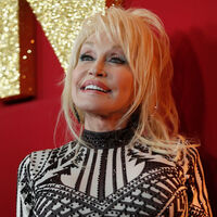 150 millones de libros infantiles y la vacuna de la Covid: por qué Dolly Parton es simplemente la mejor persona