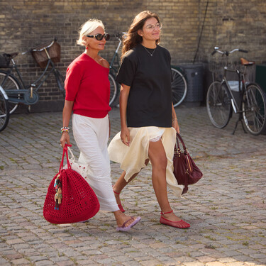 Las chanclas tipo Havaianas funcionan en un look de oficina en la ciudad (y tenemos pruebas) 