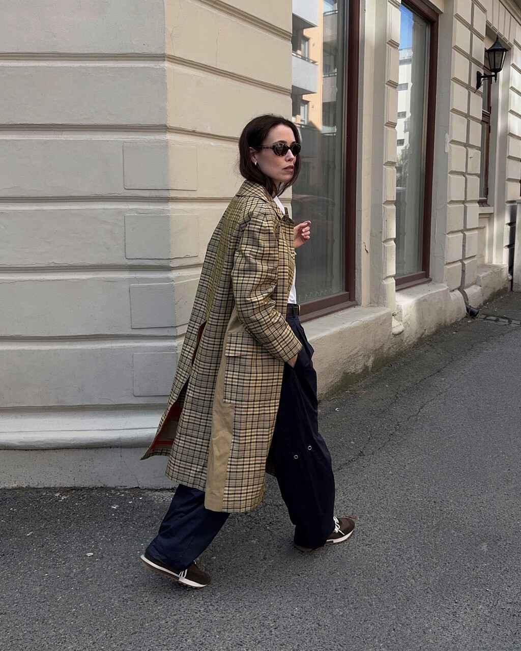 Decathlon baja el precio de los pantalones de trekking que triunfan en los looks de asfalto 