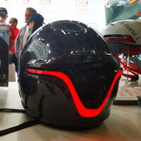 El casco inteligente que conecta con la DGT en caso de accidente ha sido fabricado en España, y ofrece mucho más