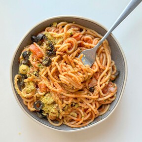 Estos ingredientes me permiten improvisar un riquísimo plato de pasta en cuestión de minutos  