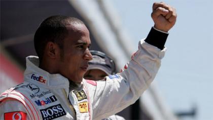 Hamilton clama contra la regla del semáforo