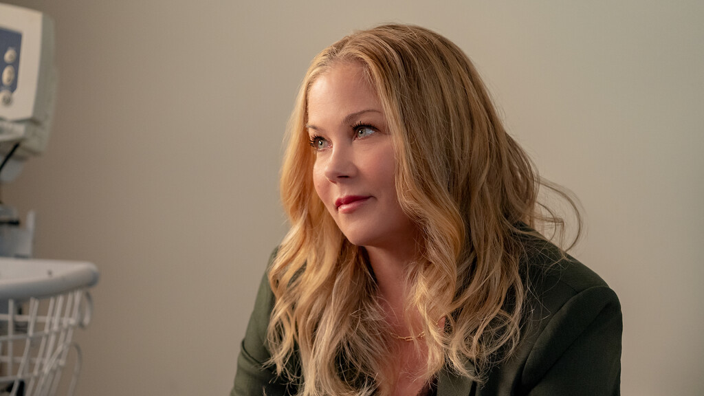 Christina Applegate, en estado de shock, revela que nunca tuvo esclerosis múltiple y se ha enterado 5 años después. "Me ha jodido la cabeza"