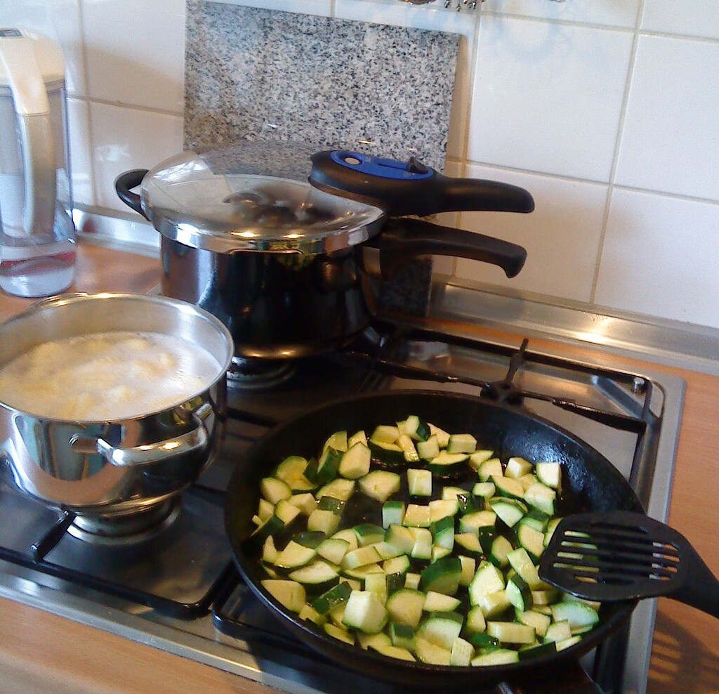 Cocinar en casa cada día ahorrando energía: estas son las 10 claves para conseguirlo 