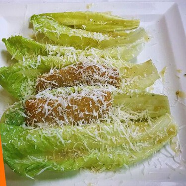 Cómo hacer ensalada César con la receta tradicional de Tijuana, con los consejos de la chef Zahie Téllez