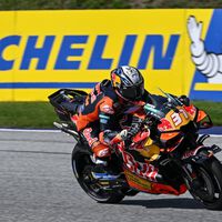 Pedro Acosta estalla contra la norma de presiones de MotoGP: "Es la regla más tonta y los adelantamientos son un coñazo" 
