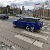 Este Range Rover Sport con seis ruedas ha sido ‘creado’ por Street View de Google Maps y no lo verás en ningún sitio más