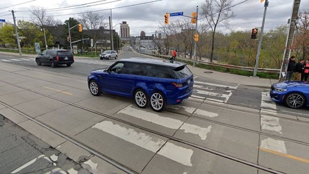 Este Range Rover Sport con seis ruedas ha sido ‘creado’ por Street View de Google Maps y no lo verás en ningún sitio más